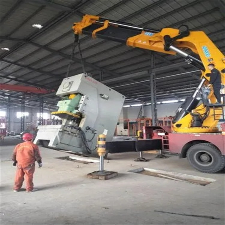 延庆吊车出租:了解使用注意事项和“十不吊”规定!